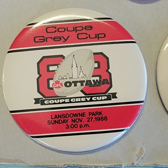 7 CFL Ottawa Roughrider Buttons / Pinbacks - Picture 2 of 8